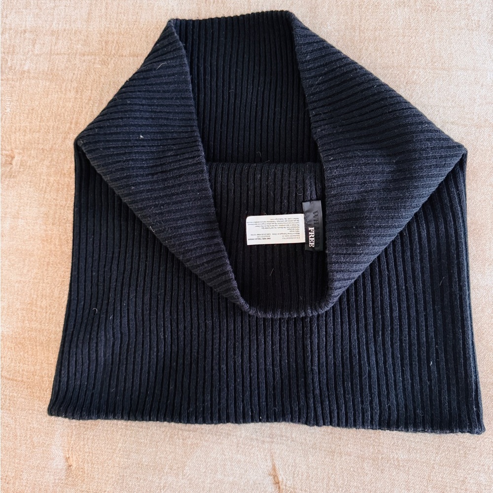Aritzia Chunky Infinity scarf